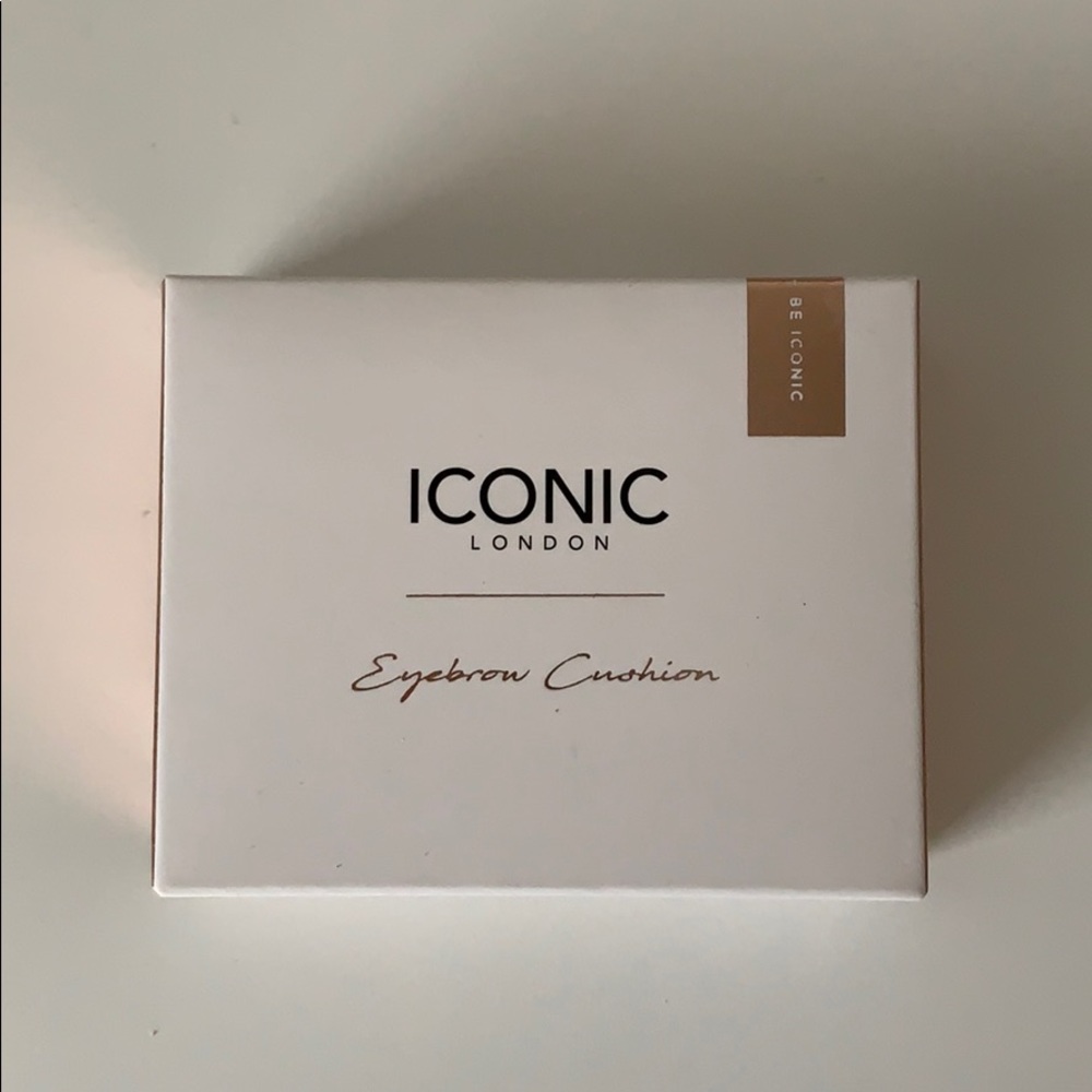 Iconic London - Eyebrow Cushion